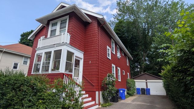 9 Henry St. 1, Brookline, MA 02445