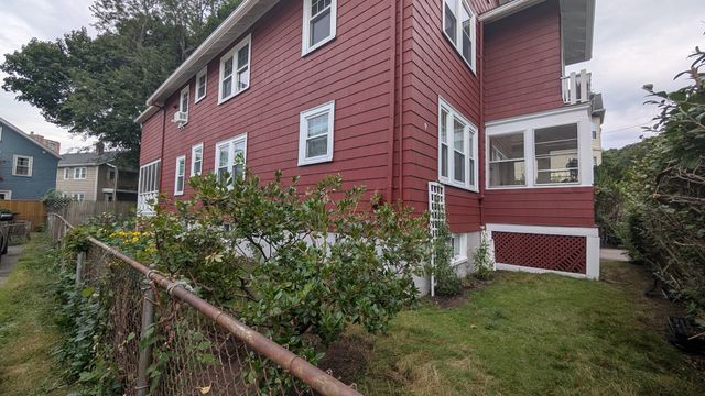 9 Henry St. 1, Brookline, MA 02445