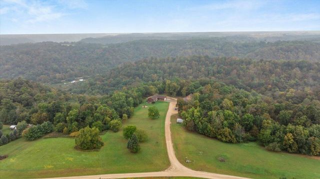 S5773 Reality ROAD, Viola, WI 54664