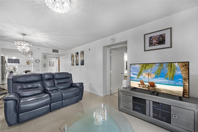 900 SW 142nd Avenue 306L, Pembroke Pines, FL 33027