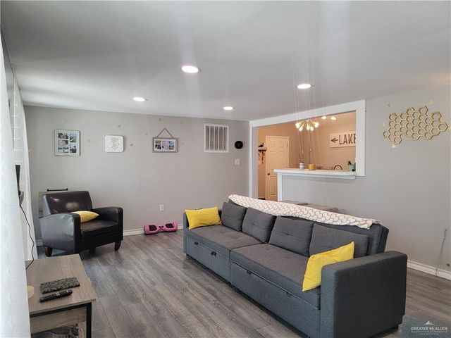 8544 Lago Vista Drive, Edcouch, TX 78538