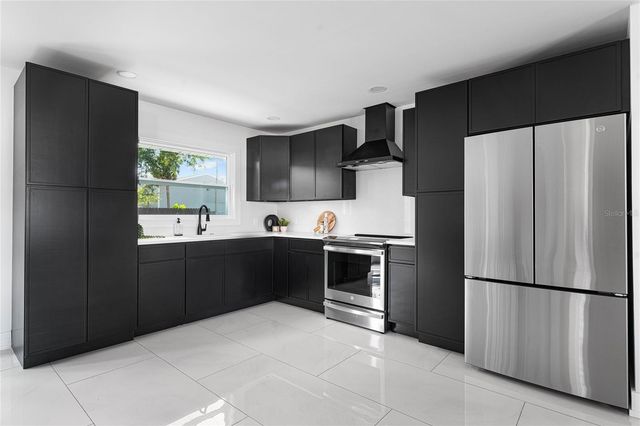 4808 W BAY COURT AVENUE, Tampa, FL 33611