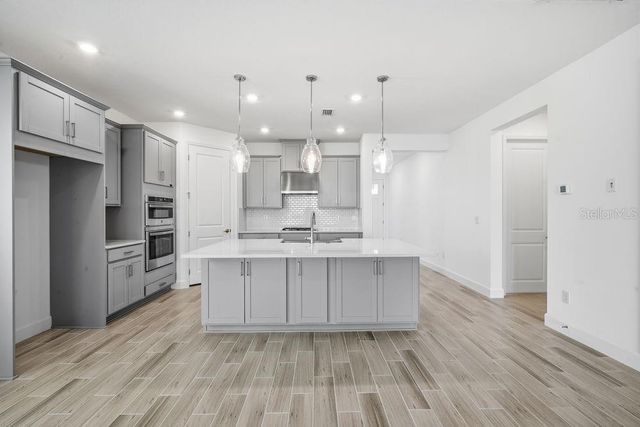 1558 TRAILHEAD LANE, Zephyrhills, FL 33541