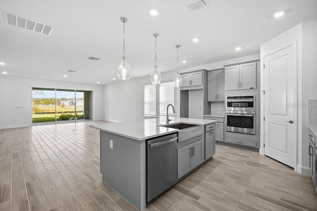 1558 TRAILHEAD LANE, Zephyrhills, FL 33541