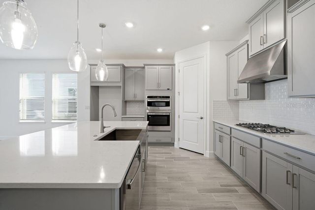 1558 TRAILHEAD LANE, Zephyrhills, FL 33541