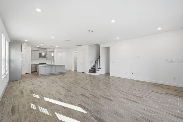 1558 TRAILHEAD LANE, Zephyrhills, FL 33541