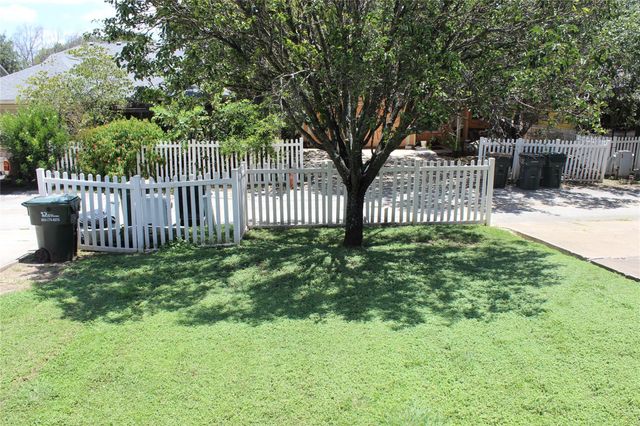 346 Strawn, Kyle, TX 78640