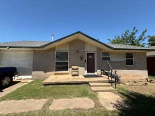 820 Lawton Avenue, Moore, OK 73160