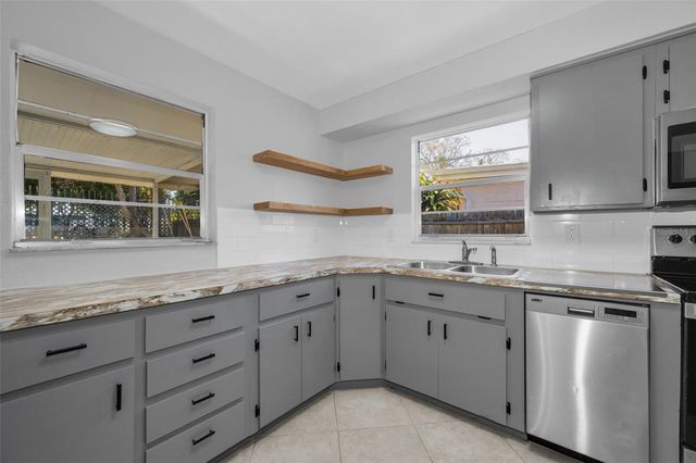 5449 63RD WAY N, St Petersburg, FL 33709