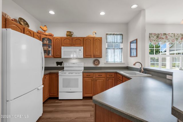 8 Fennel Court, Whiting, NJ 08759