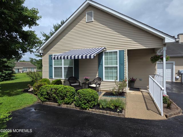 8 Fennel Court, Whiting, NJ 08759