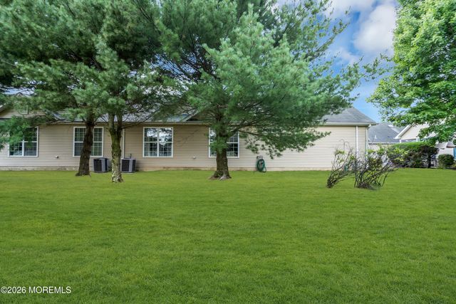 8 Fennel Court, Whiting, NJ 08759