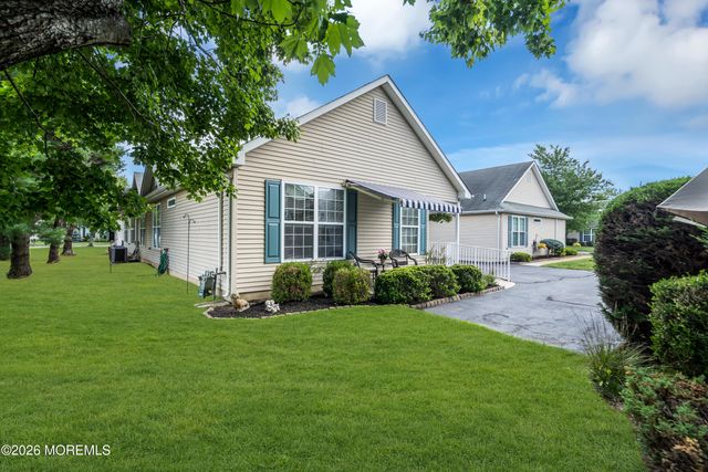 8 Fennel Court, Whiting, NJ 08759