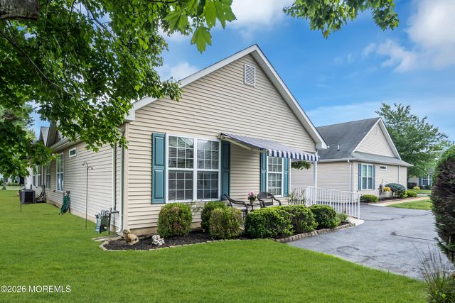 8 Fennel Court, Whiting, NJ 08759