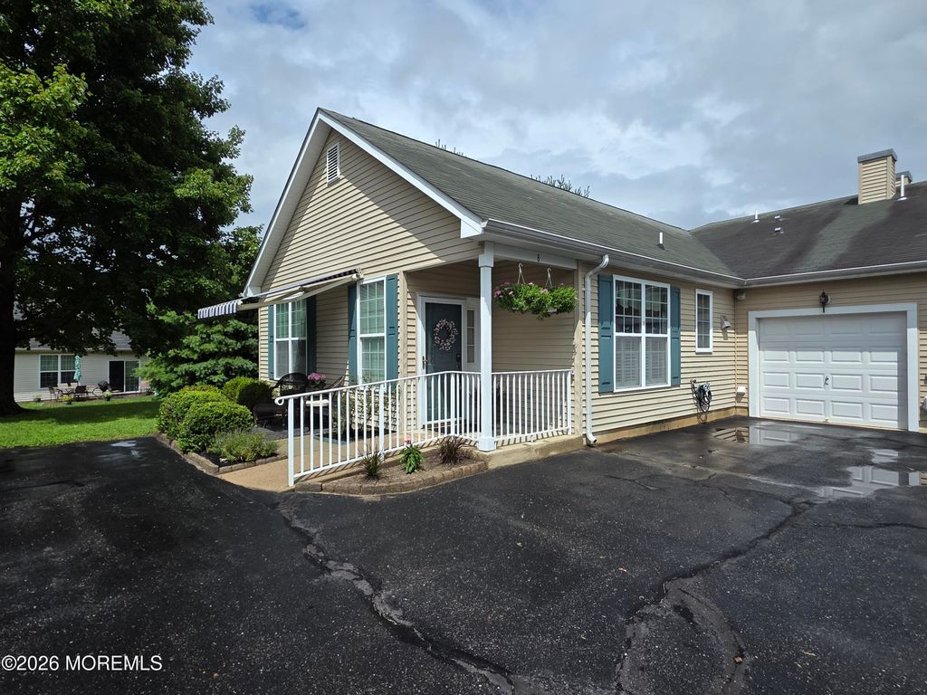 8 Fennel Court, Whiting, NJ 08759