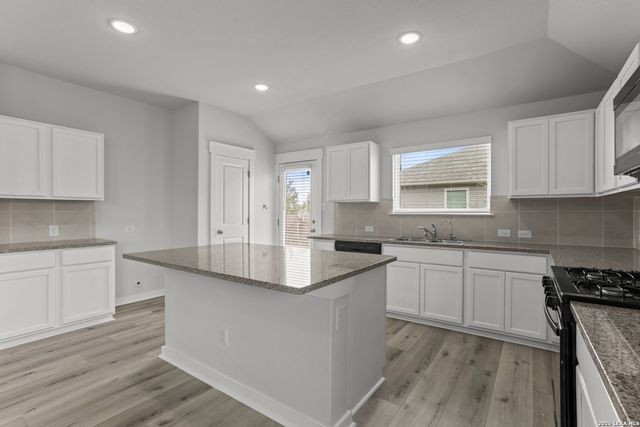 4837 PARK GLN, Marion, TX 78124