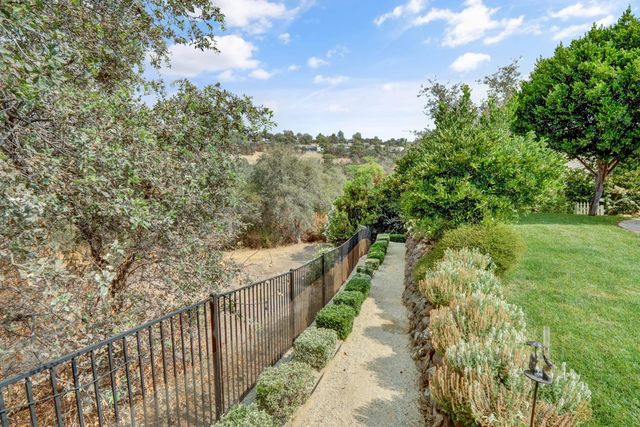 630 Lakeridge Dr, Auburn, CA 95603