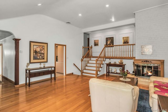 53 Hightop Lane, Jericho, NY 11753