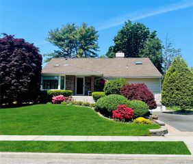 53 Hightop Lane, Jericho, NY 11753