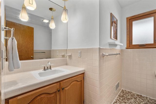 703 E Grant Avenue, Eau Claire, WI 54701