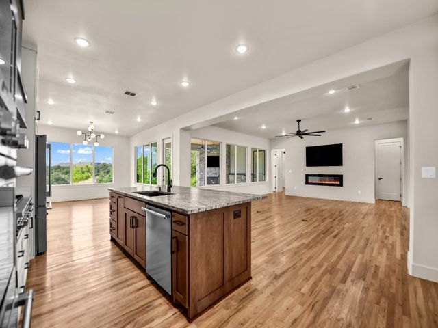 1050 Kingsley Court, Weatherford, TX 76087