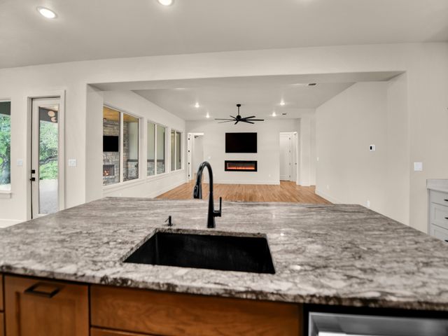1050 Kingsley Court, Weatherford, TX 76087