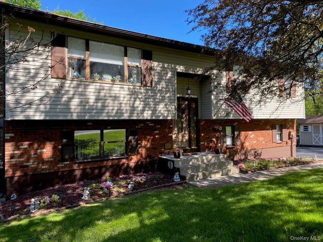 16 Woodward Road, Slate Hill, NY 10973
