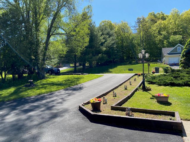 16 Woodward Road, Slate Hill, NY 10973