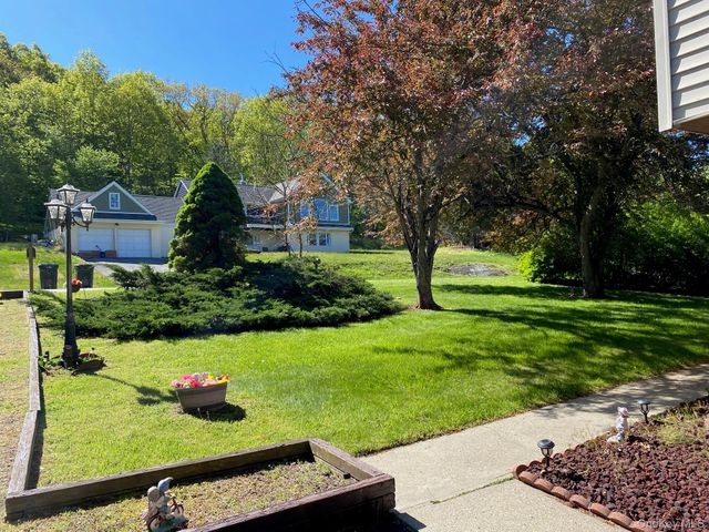 16 Woodward Road, Slate Hill, NY 10973