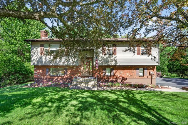 16 Woodward Road, Slate Hill, NY 10973