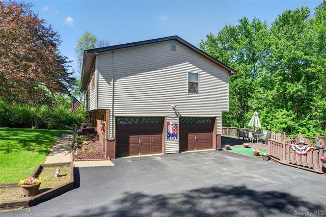 16 Woodward Road, Slate Hill, NY 10973