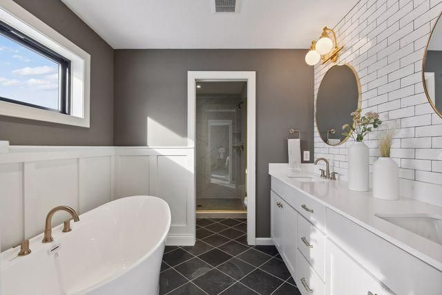 9575 Eagle Ridge Road, Chanhassen, MN 55317
