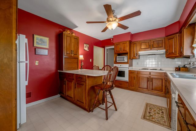 1011 Castleton Way, Lexington, KY 40517