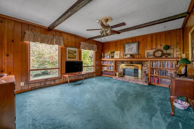 1011 Castleton Way, Lexington, KY 40517