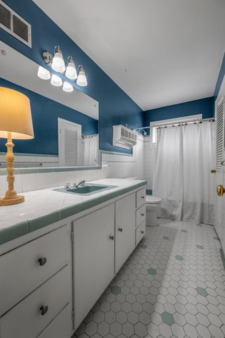 1011 Castleton Way, Lexington, KY 40517