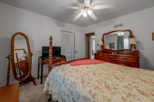 1011 Castleton Way, Lexington, KY 40517