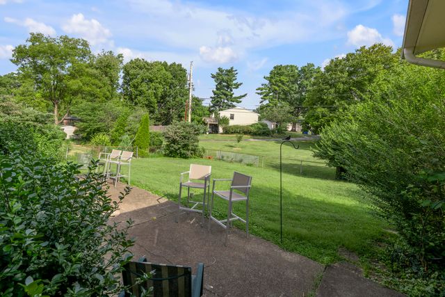 1011 Castleton Way, Lexington, KY 40517