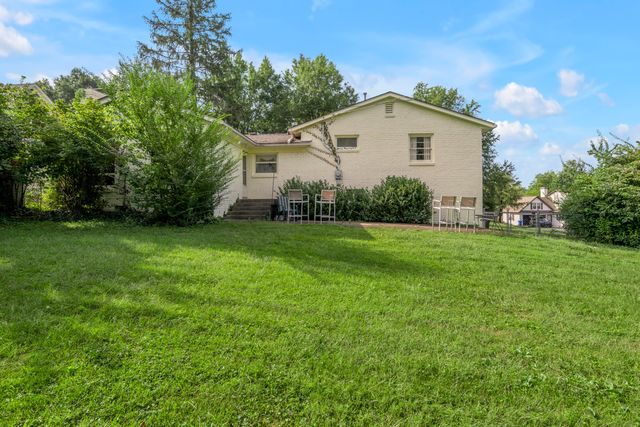 1011 Castleton Way, Lexington, KY 40517