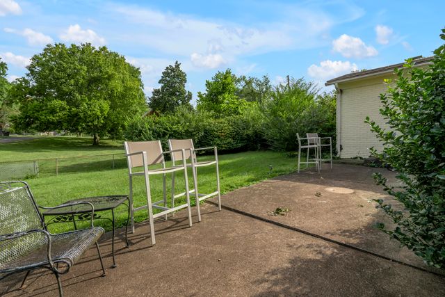 1011 Castleton Way, Lexington, KY 40517