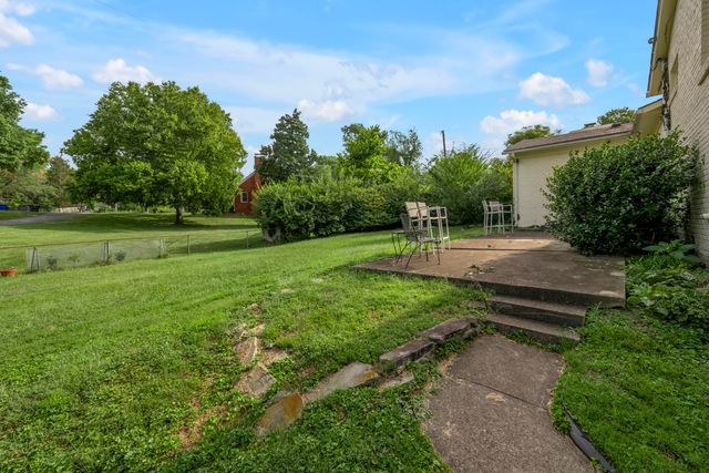1011 Castleton Way, Lexington, KY 40517