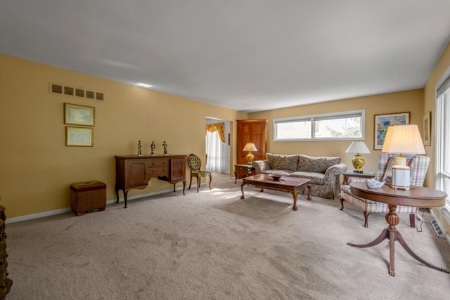 1011 Castleton Way, Lexington, KY 40517