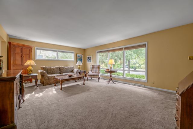 1011 Castleton Way, Lexington, KY 40517