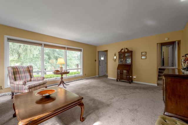 1011 Castleton Way, Lexington, KY 40517