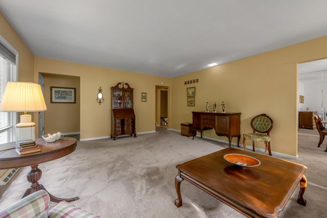 1011 Castleton Way, Lexington, KY 40517