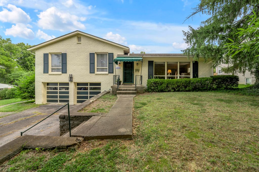 1011 Castleton Way, Lexington, KY 40517