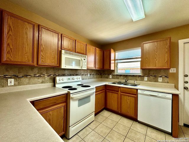 10726 S Shaenridge, San Antonio, TX 78254