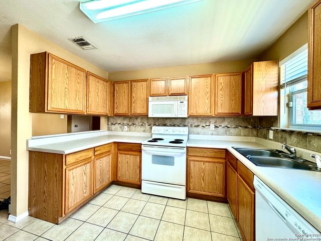 10726 S Shaenridge, San Antonio, TX 78254