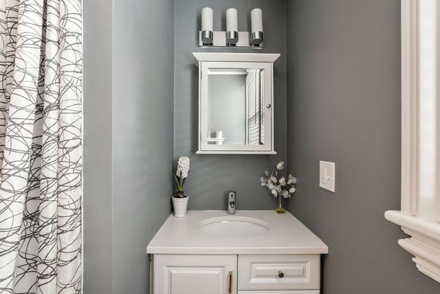 15 Howell St 1, Boston, MA 02125