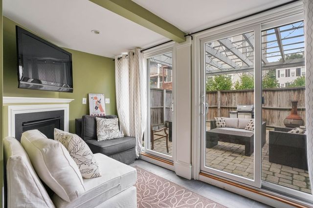 15 Howell St 1, Boston, MA 02125