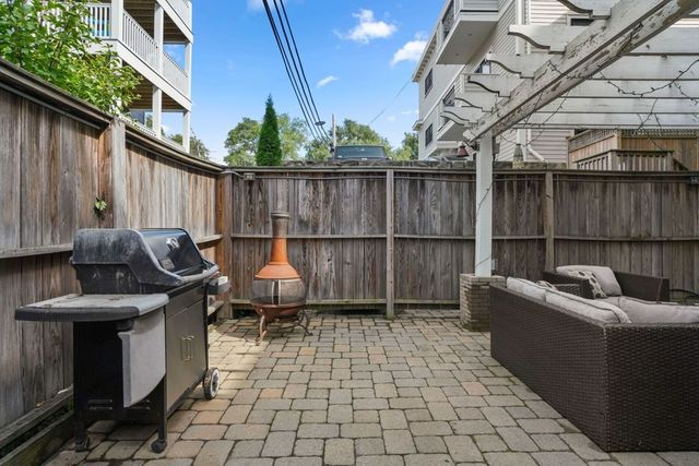 15 Howell St 1, Boston, MA 02125